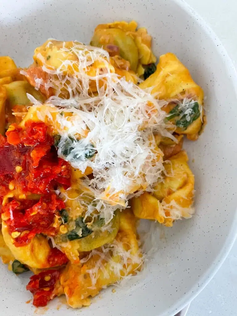 10 Minute One Pot Creamy Tomato Tortellini Recipe