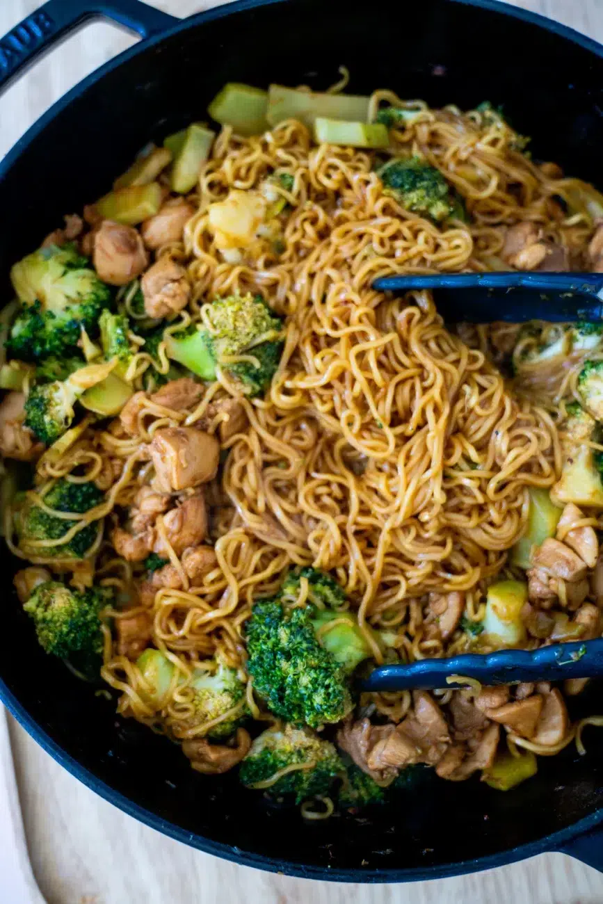 One pan chicken and broccoli ramen noodles recipe